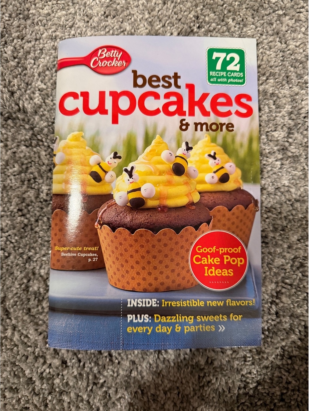 Betty Crocker Best Cupcakes & More Cookbook with 72 Recipe Cards